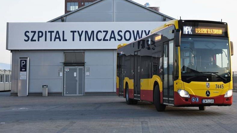MPK Wrocław wspomaga medyków ze szpitala tymczasowego 