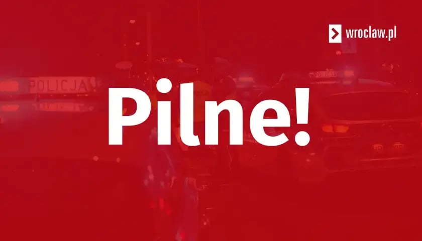 Czerwona plansza z białym napisem "Pilne"