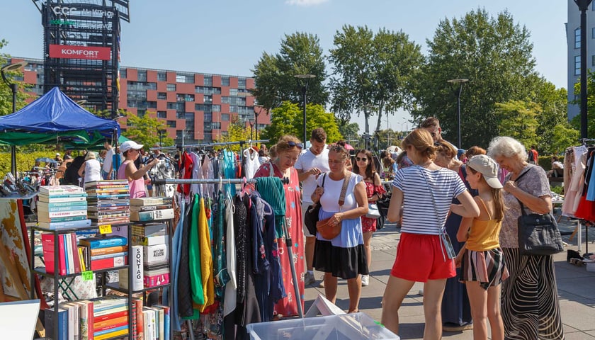 Wyprzedaż garażowa pod Magnolią