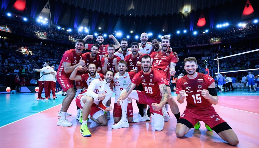 Polscy siatkarze świętują po zwycięstwie nad Słowenią w półfinale siatkarskich mistrzostw Europy. Czy po finale z Włochami będą mieli również powody do radości? 