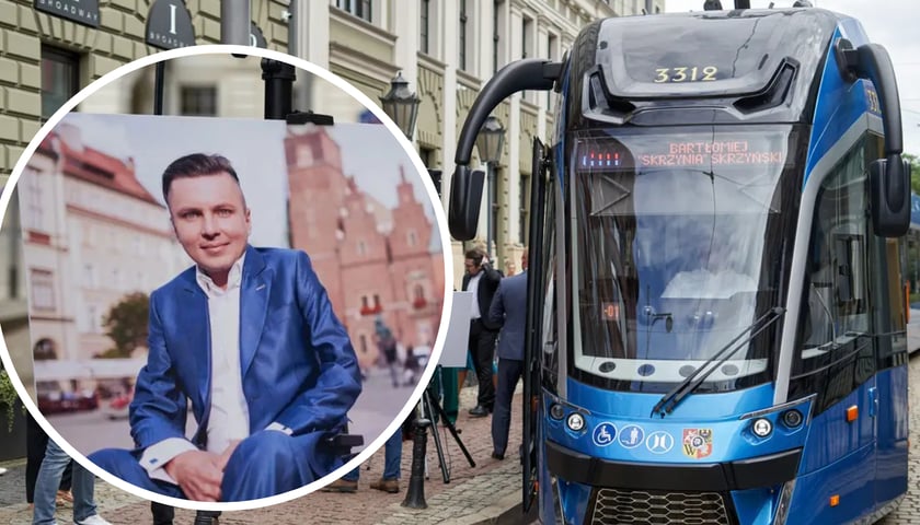 Z lewej w kółku Bartek Skrzyński, z prawej niebieski tramwaj z jego imieniem i nazwiskiem.