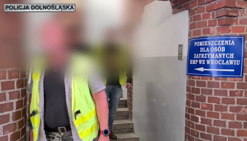 Kadr policyjnego filmu z zatrzymania 