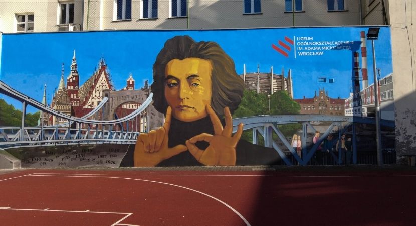 Mural III LO Adama Mickiewicza ma walczyć ze smogiem