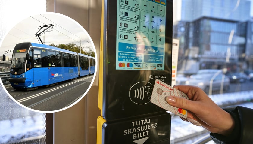 Urządzenie do sprzedaży biletów w pojazdach MPK. W kółeczku - niebieski tramwaj.