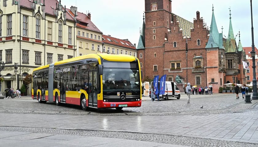 Autobus elektryczny we Wrocławiu