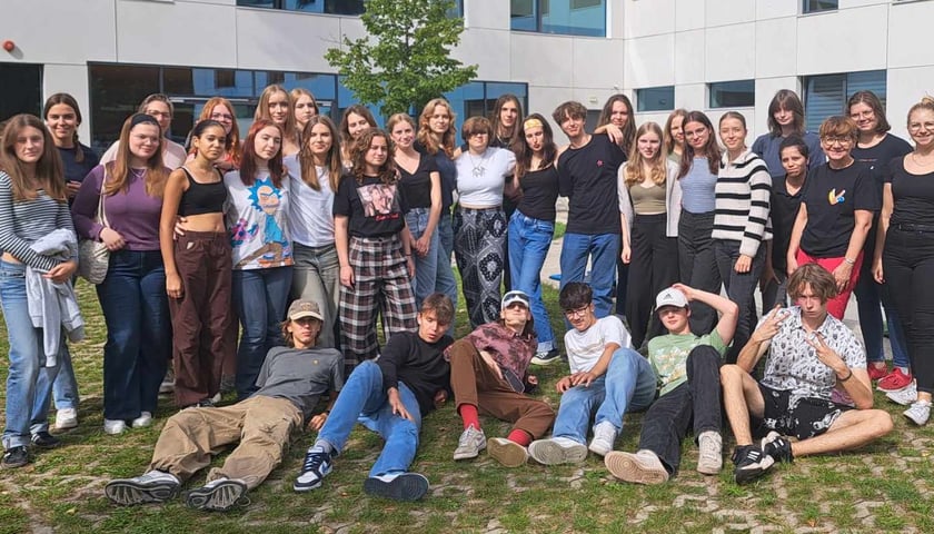 Grupa uczniów z V Liceum Ogólnokształcące we Wrocławiu i Domgymnasium w Verden.