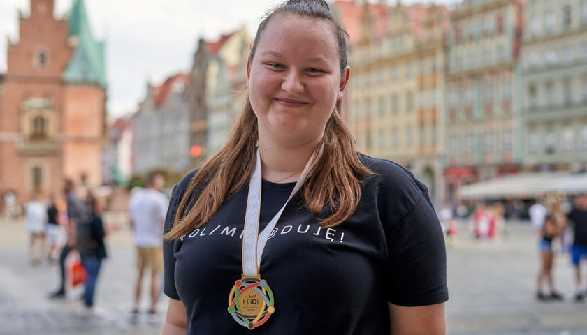 Paulina Żeleźnik, szesnastolatka z Wrocławia, która wywalczyła w Szwecji złoto na 3. Europejskiej Olimpiadzie Informatycznej Dziewcząt. 