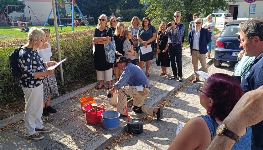 Ceremonia wmurowania Stolperstein w Kątach Wrocławskich