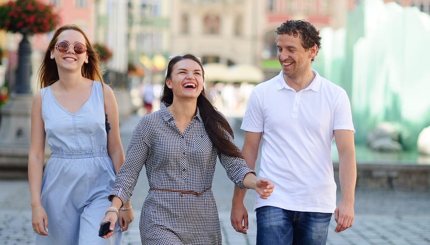 Znajomi na wrocławskim Rynku / zdjęcie ilustracyjne