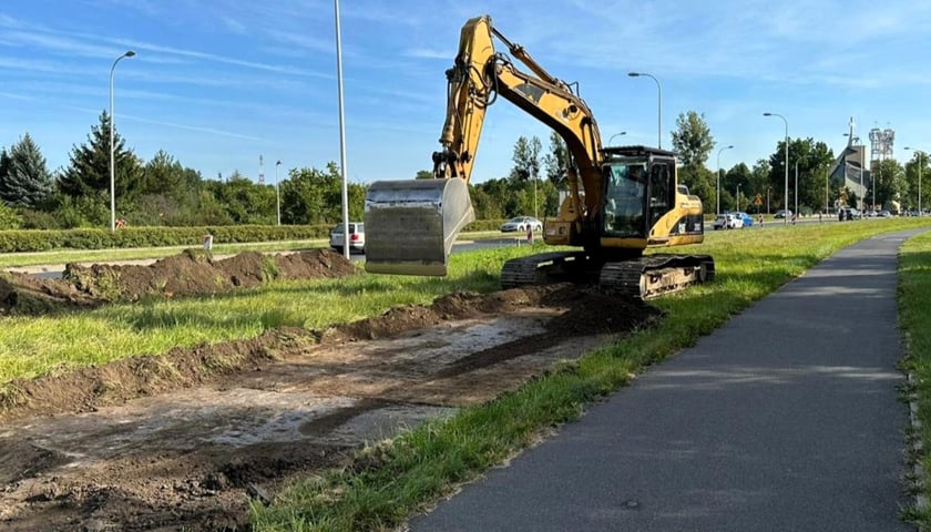 Koparki od piątku, 29 sierpnia, pracują wzdłuż Bardzkiej i Buforowej budując buspas na Jagodno.