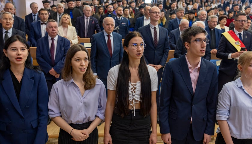 <p>Inauguracja roku akademickiego 2023/2024 na Uniwersytecie Przyrodniczym - składanie przysięgi</p>