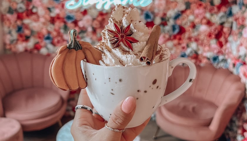 <p>Blossome Cafe</p>