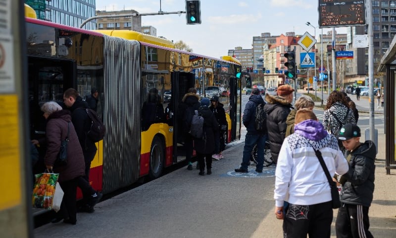 Zdjęcie ilustracyjne przedstawiające autobus komunikacji miejskiej we Wrocławiu