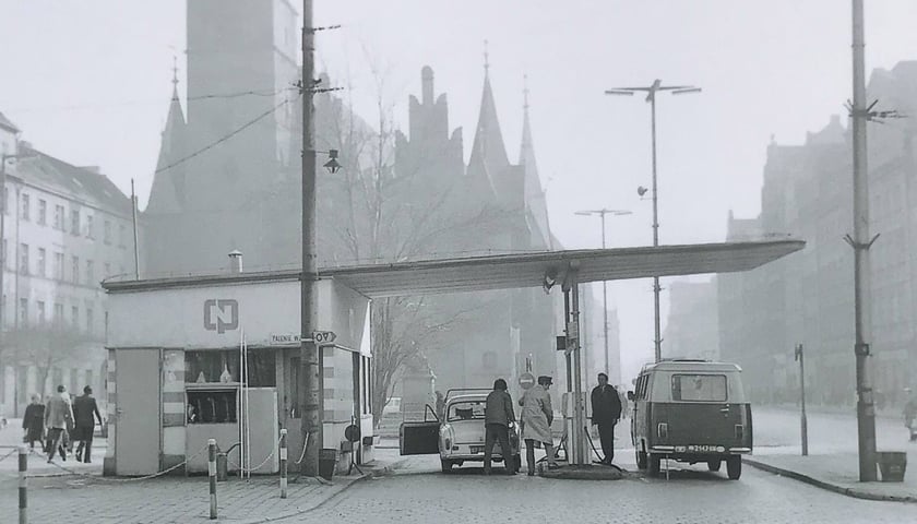 Stacja benzynowa na wrocławskim Rynku