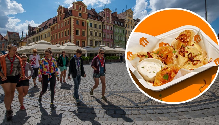 Mężczyźni i kobiety na rynku we Wrocławiu, w kółku porcja pierogów