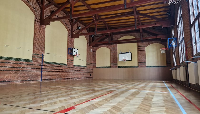 Remont w XVII LO przy ul. Tęczowej we Wrocławiu