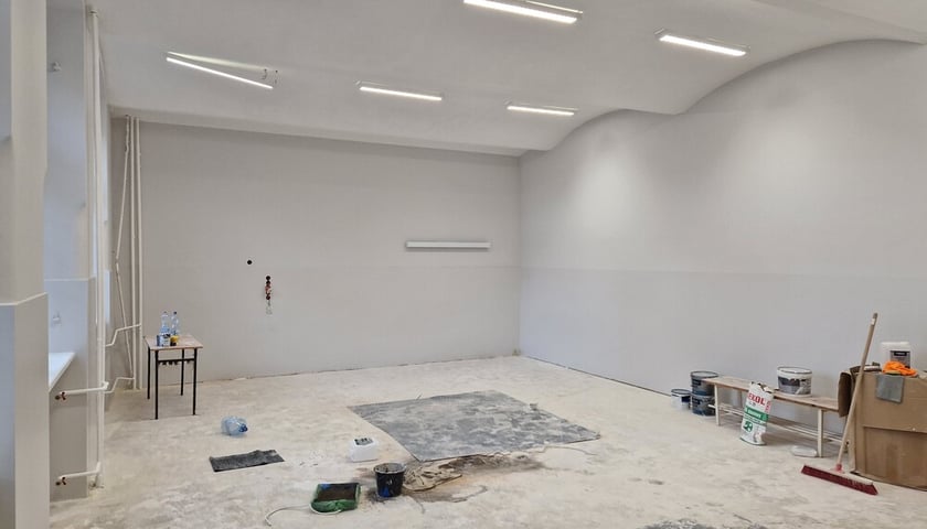 Remont w XVII LO przy ul. Tęczowej we Wrocławiu