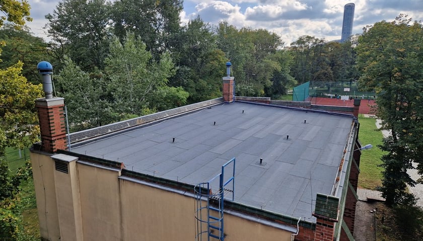 Remont w XVII LO przy ul. Tęczowej we Wrocławiu