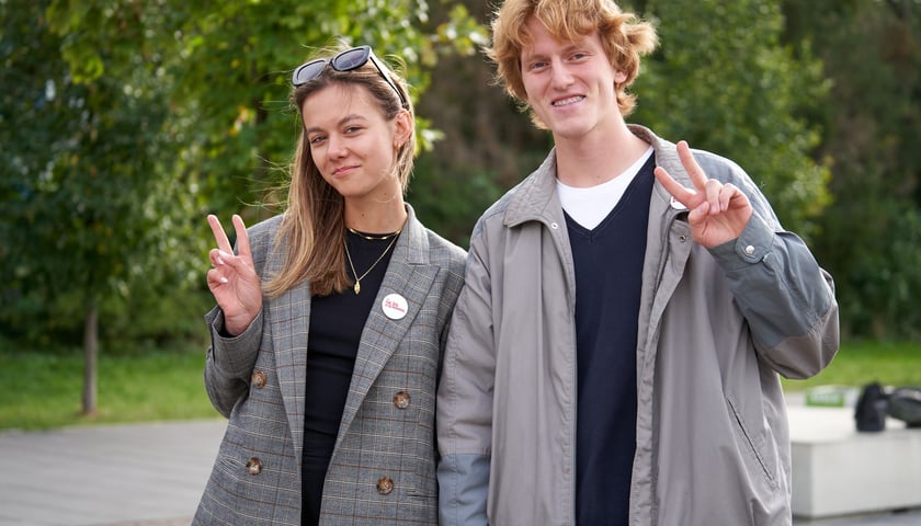 Uczniowie IX LO we Wrocławiu: Maria Szymańska i Cezary Ćwik