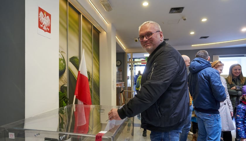 Wybory 2023, głosowanie w komisji przy ulicy Gazowej