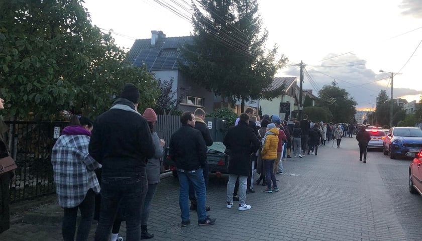 Wybory 2023. 400 metrów kolejki na Jagodnie