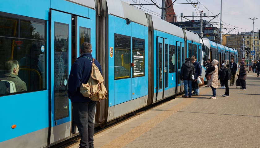 Zdjęcie ilustracyjne przedstawiające tramwaj MPK we Wrocławiu