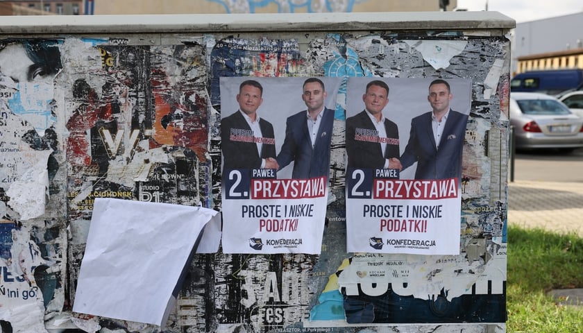<p>Materiały wyborcze w przestrzeni miejskiej dzień po wyborach&nbsp;&nbsp;</p>