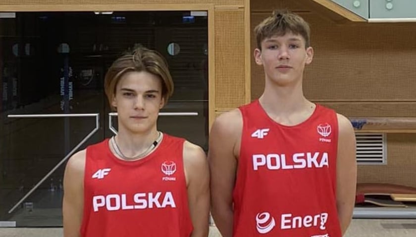 Tymon Stelmaszczyk i Hubert Świdyrowicz na zgrupowaniu koszykarskiej reprezentacji Polski U14