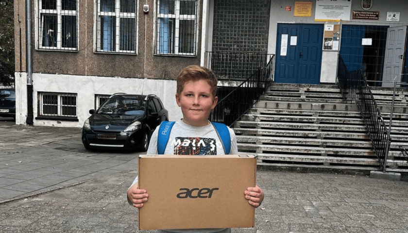  Саша - учень четвертого класу 93 вроцлавської школи отримав безплатний ноутбук