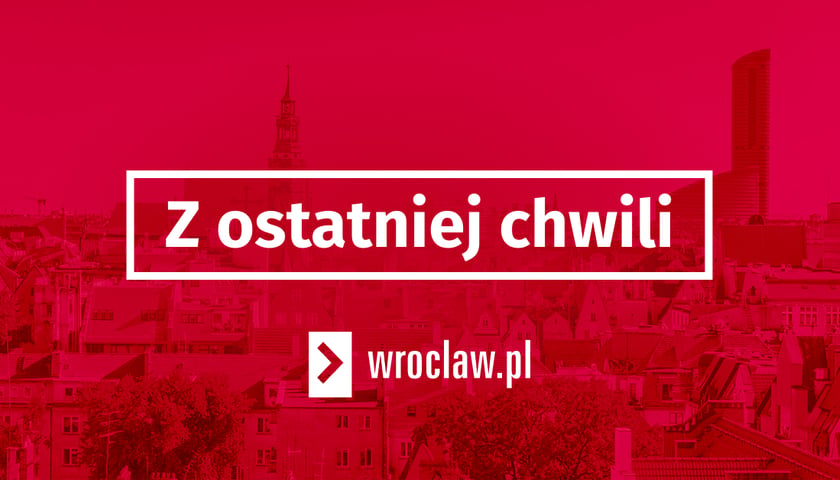 Napis z ostatniej chwili na czerwonym tle