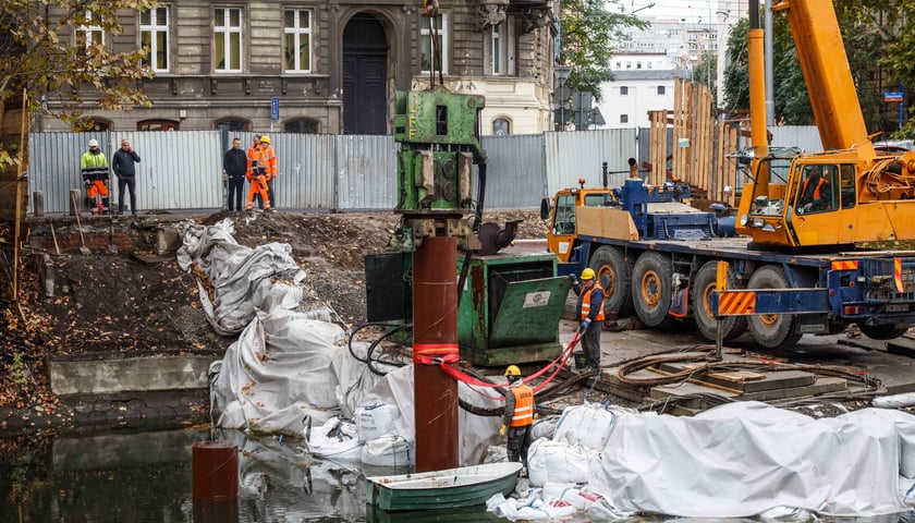 Trwa palowanie podstawy pod budowę konstrukcji kładki św. Antoniego