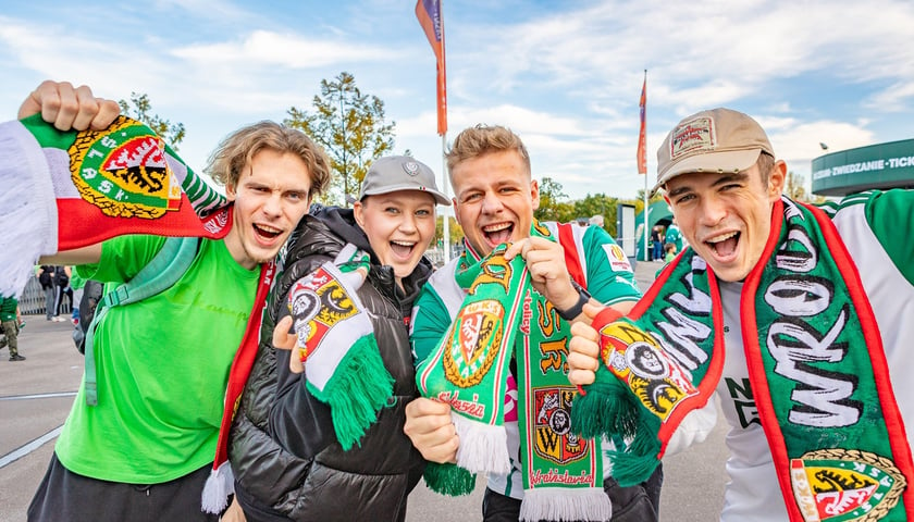 Kibice przed meczem Śląsk - Legia na Tarczyński Arenie