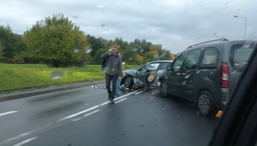 Wypadek przy Lidlu na Maślicach wydarzył się dzisiaj (26.10.) rano 