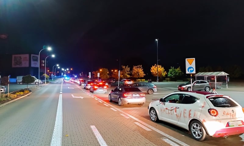 Policyjna kontrola aut na Bielanach Wrocławskich, sobota 28 października 2023