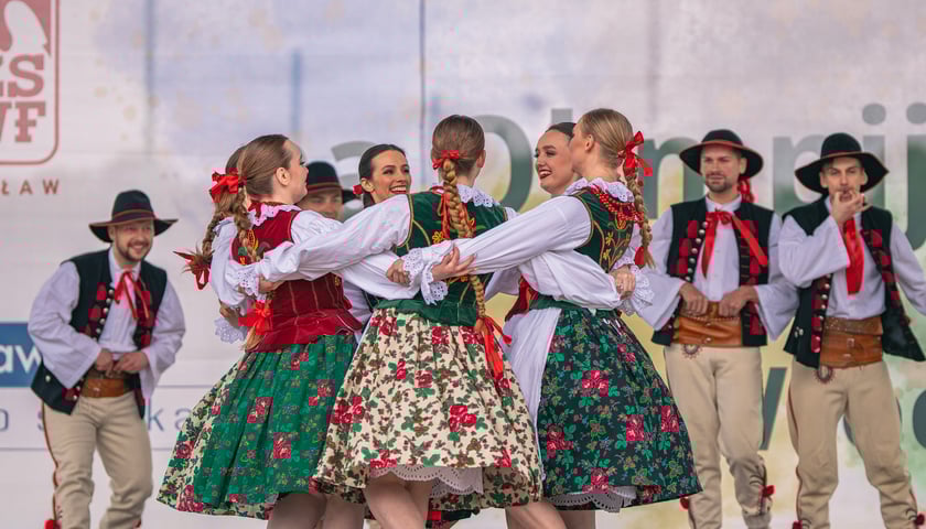 <p>Studencki Zesp&oacute;ł Pieśni i Tańca "Kalina"</p>
