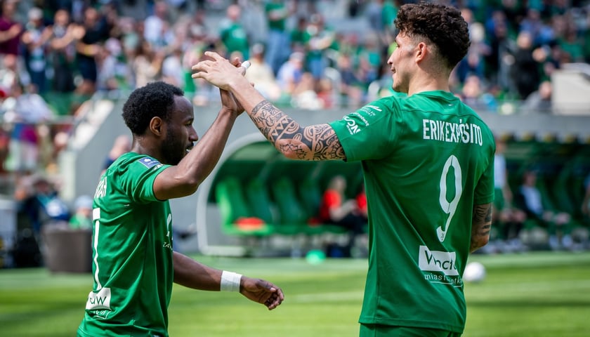 Yohn Yeboah i Erik Exposito - piłkarze Śląska Wrocław
