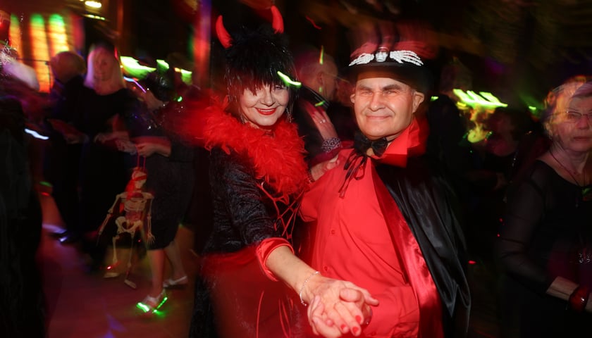 Bal seniorów "Z wizytą u rodziny Addamsów"