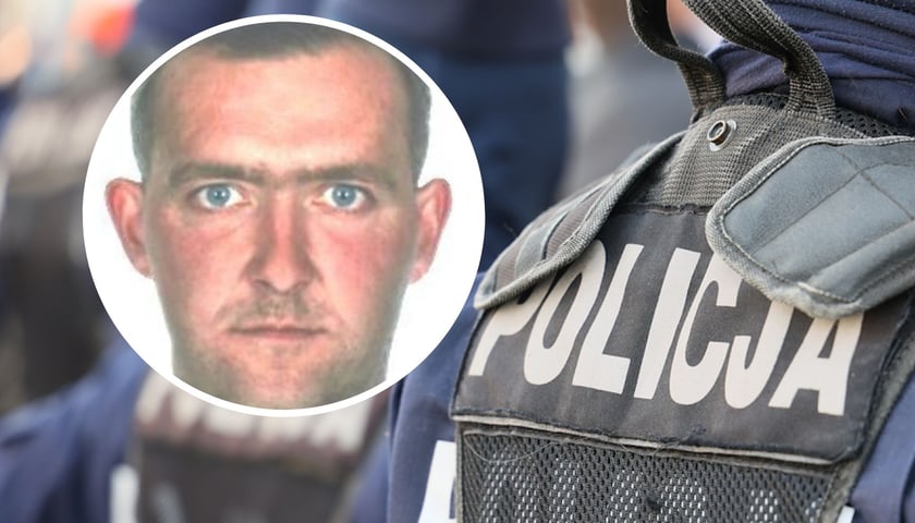 Dawid Kuśmierek w kółku, w tle policjanci w mundurach