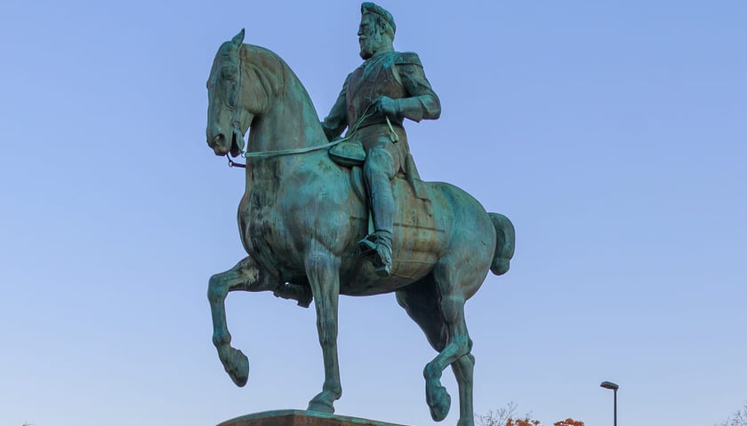 Pomnik cesarza Fryderyka III w Akwizgranie autorstwa Hugo Lederera z 1911 roku.
