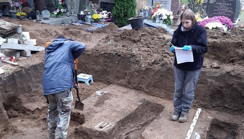 Ekshumacja szczątków ofiar zamordowanych w więzieniu na Kleczkowskiej