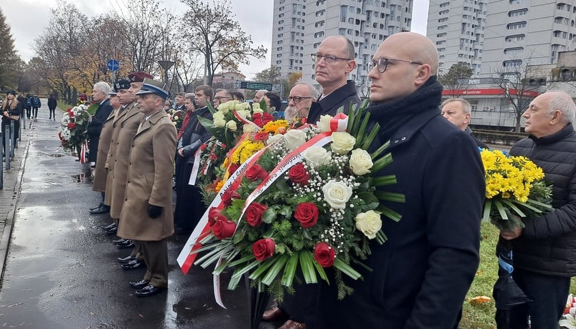 Uroczystość pod pomnikiem Pomordowanych Profesorów Lwowskich z okazji Święta Wrocławskiej Nauki
