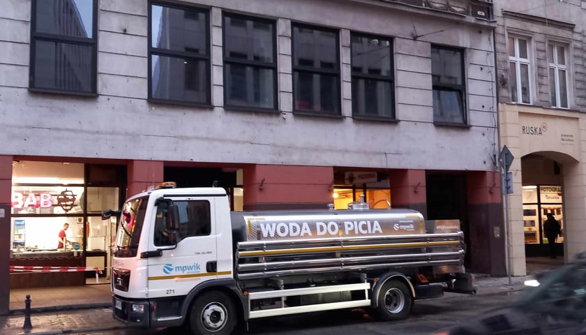 Ulica Ruska we Wrocławiu - trwa usuwanie awarii wodociągowej
