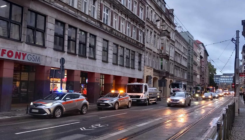 Ulica Ruska we Wrocławiu - trwa usuwanie awarii wodociągowej