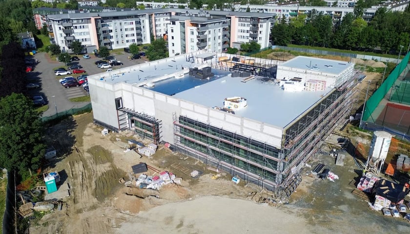 Budowa basenów Aquaparku Wrocław przy szkole na Wilanowskiej, lato 2023