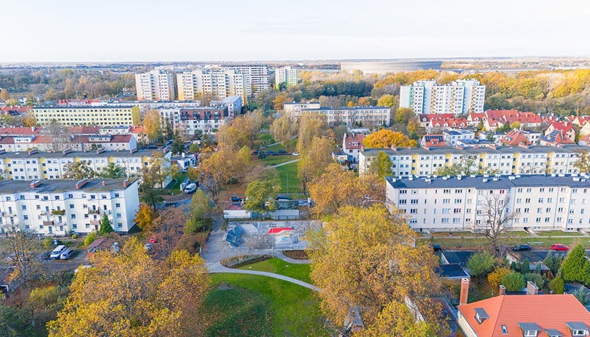 Widok z góry na Pilczyce i nowy skatepark