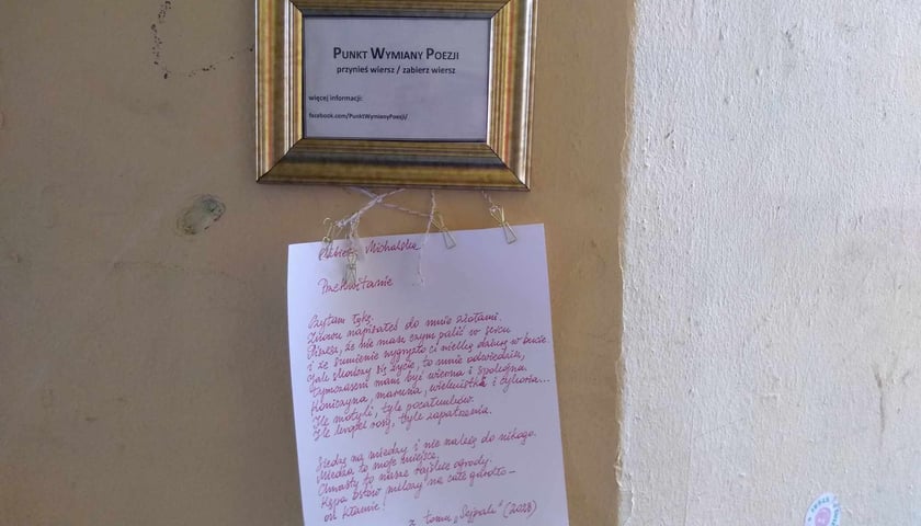 <p>Przejście między pl. Solnym a ul. Szajnochy z Punktem Wymiany Poezji</p>