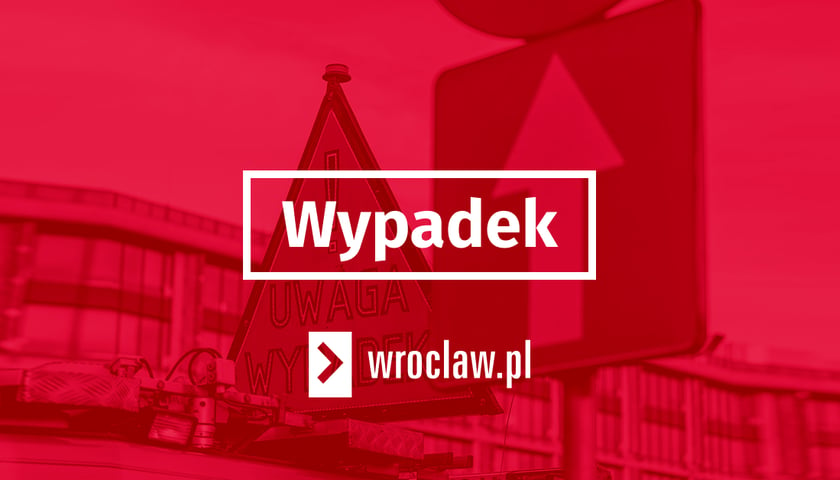 Czerwona plansza z białym napisem "wypadek"