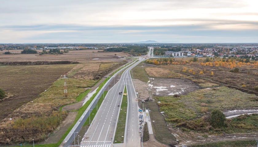 Nowa ulica 11 Listopada - będziemy nią jeździć już od soboty 25 listopada. 