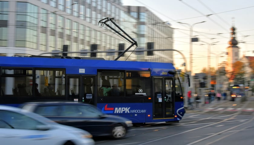 Tramwaj na pl. Wróblewskiego. 