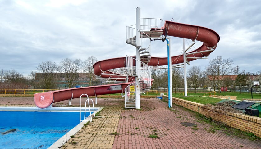 Teren dawnego kąpieliska na Kłokoczycach - stan udokumentowany na fotografii w  marcu 2023.